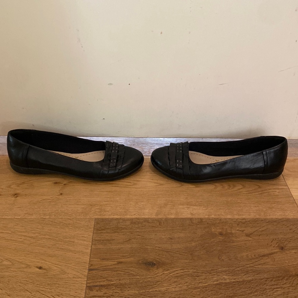 Clarks Somerset Flats Size 9